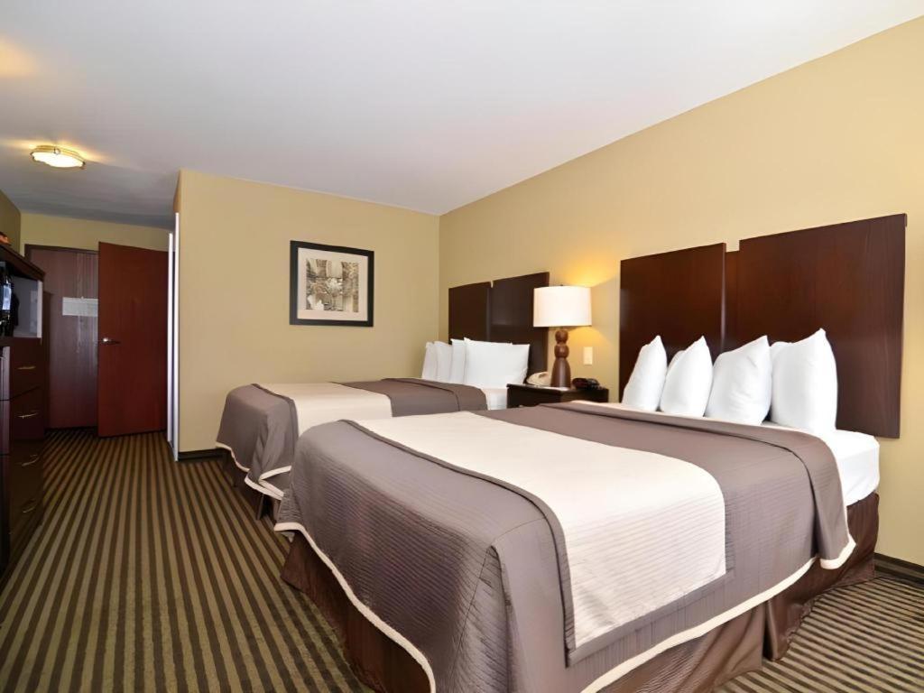 Best Western Oakdale Inn Bagian luar foto