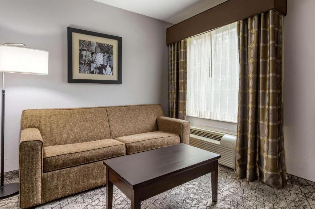 Best Western Oakdale Inn Bagian luar foto