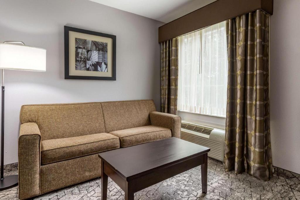 Best Western Oakdale Inn Bagian luar foto