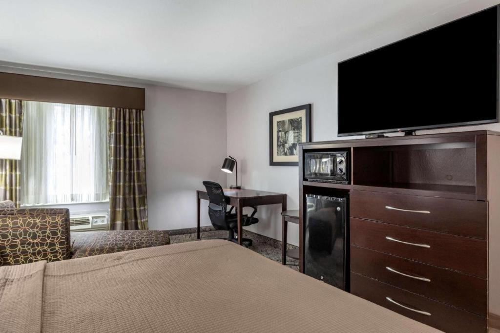 Best Western Oakdale Inn Bagian luar foto