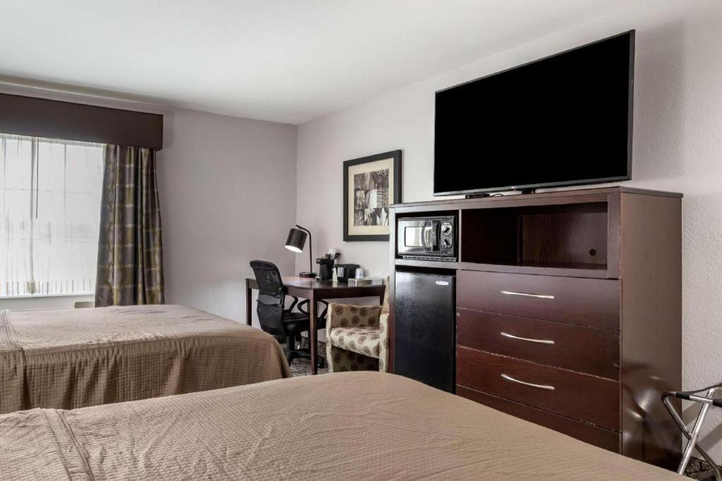 Best Western Oakdale Inn Bagian luar foto