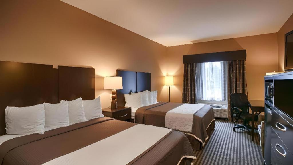 Best Western Oakdale Inn Bagian luar foto